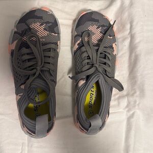 Size 37 (US 6.5), pink camo climbing shoes